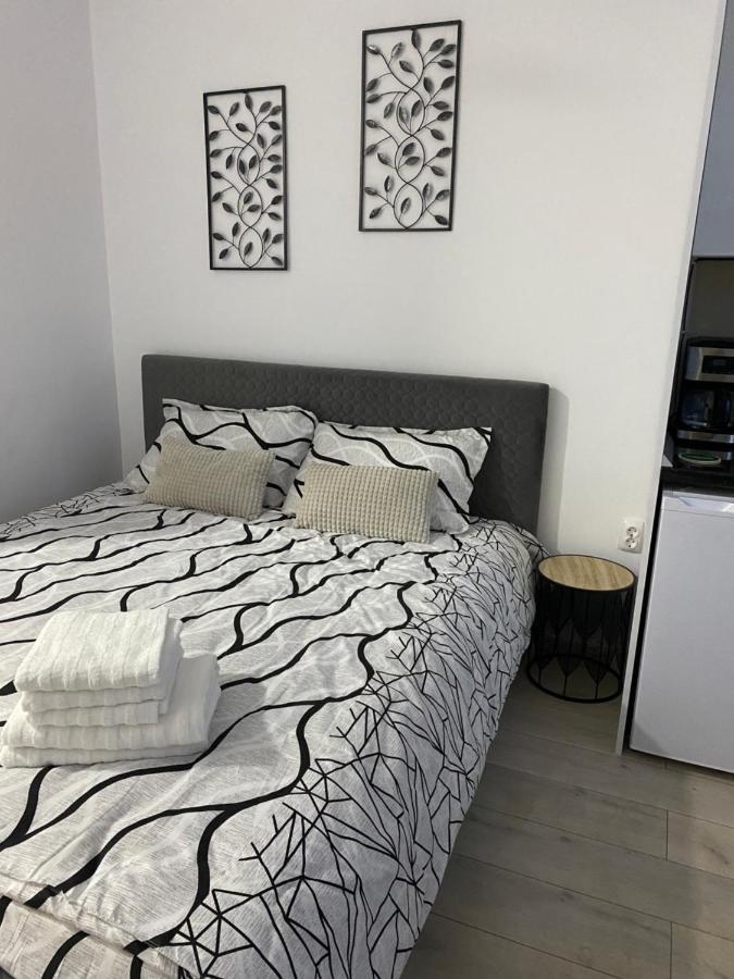 Monica Studio Onesti Exteriör bild