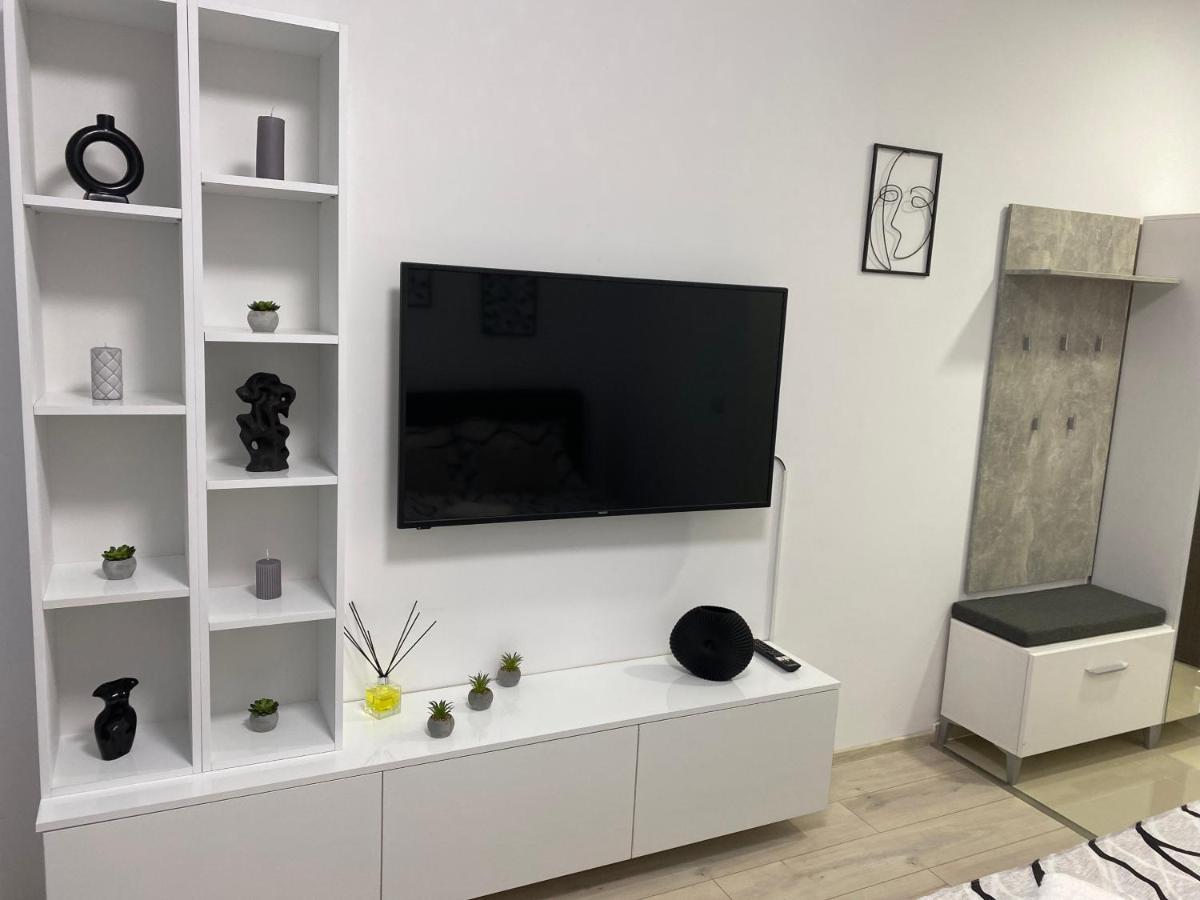 Monica Studio Onesti Exteriör bild