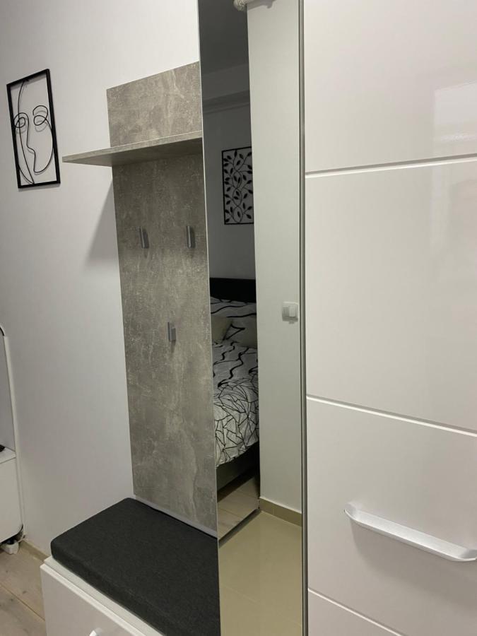 Monica Studio Onesti Exteriör bild