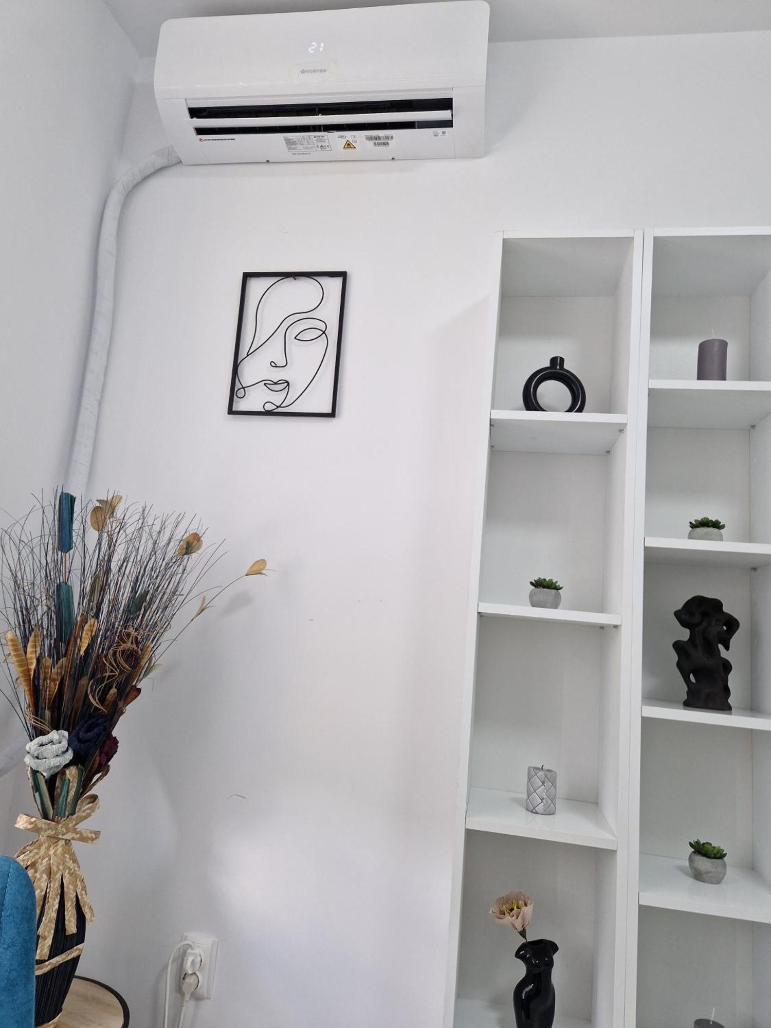 Monica Studio Onesti Exteriör bild